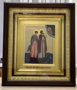 Икона «Петр и Феврония» в резном киоте Омск